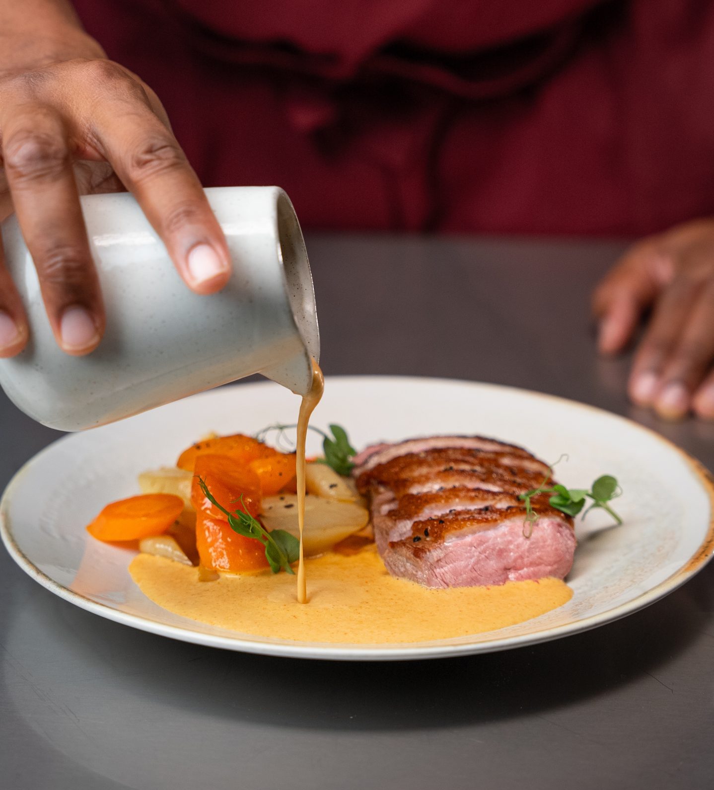 Magret de Canard aux Épices, Crème de Chorizo et Légumes Confits_